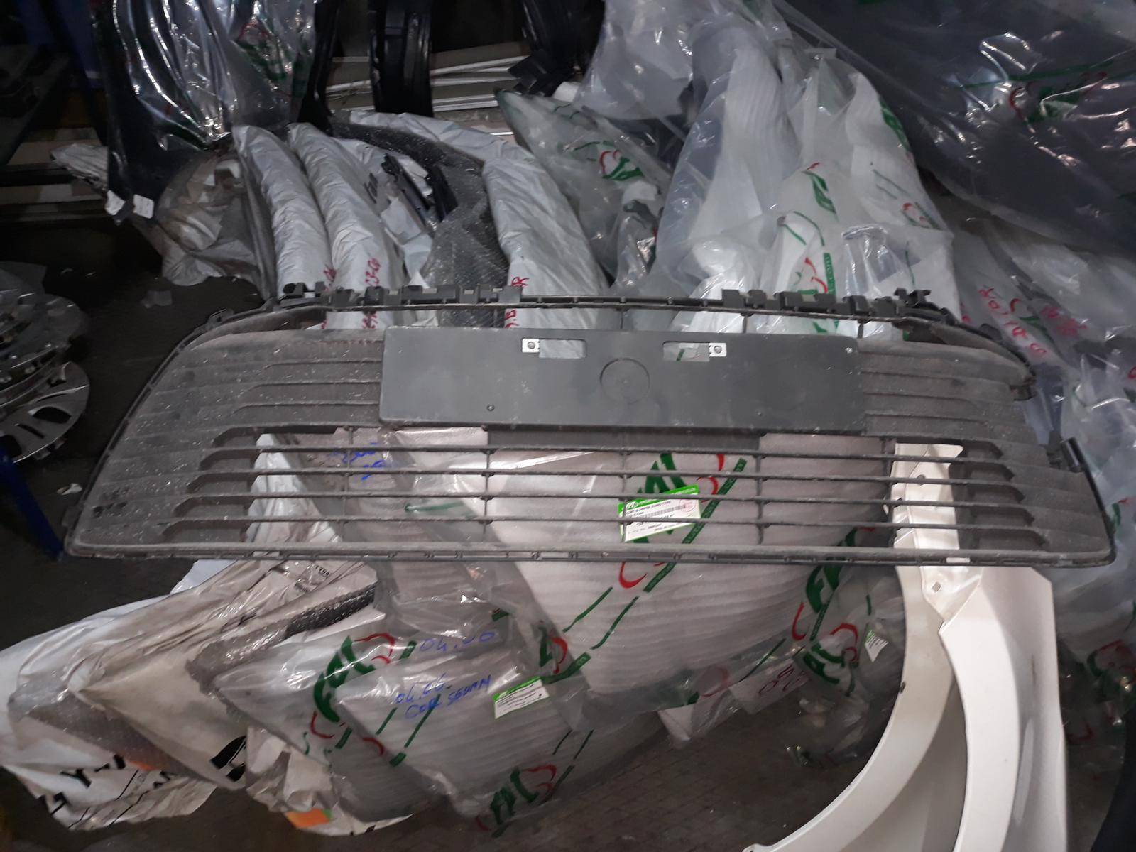 Toyota Corolla 2019 2022 Model Çıkma Orjinal Ön Tampon Orta Izgara