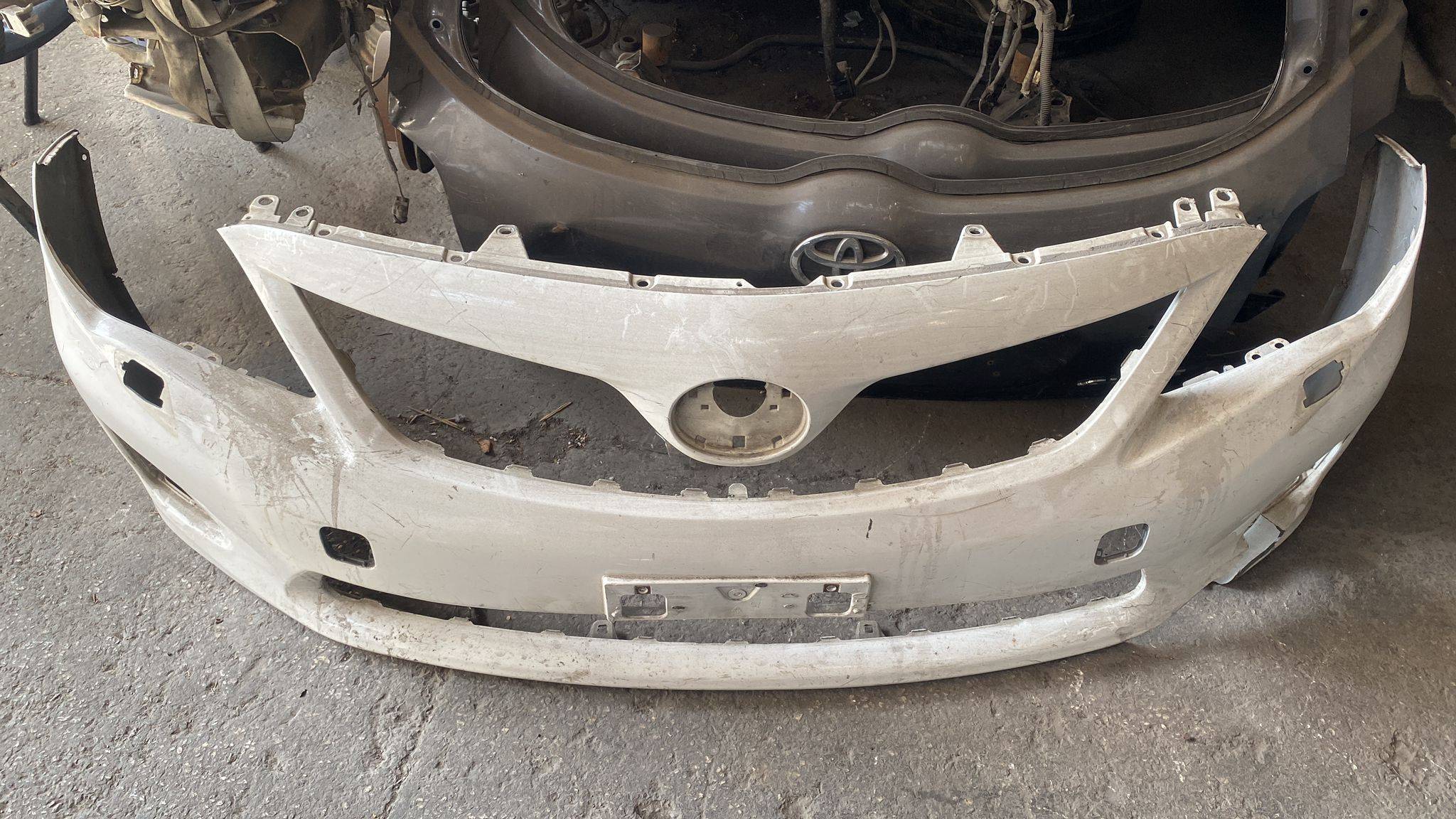 Toyota Corolla 2010 2012 Model Çıkma Orjinal Ön Tampon