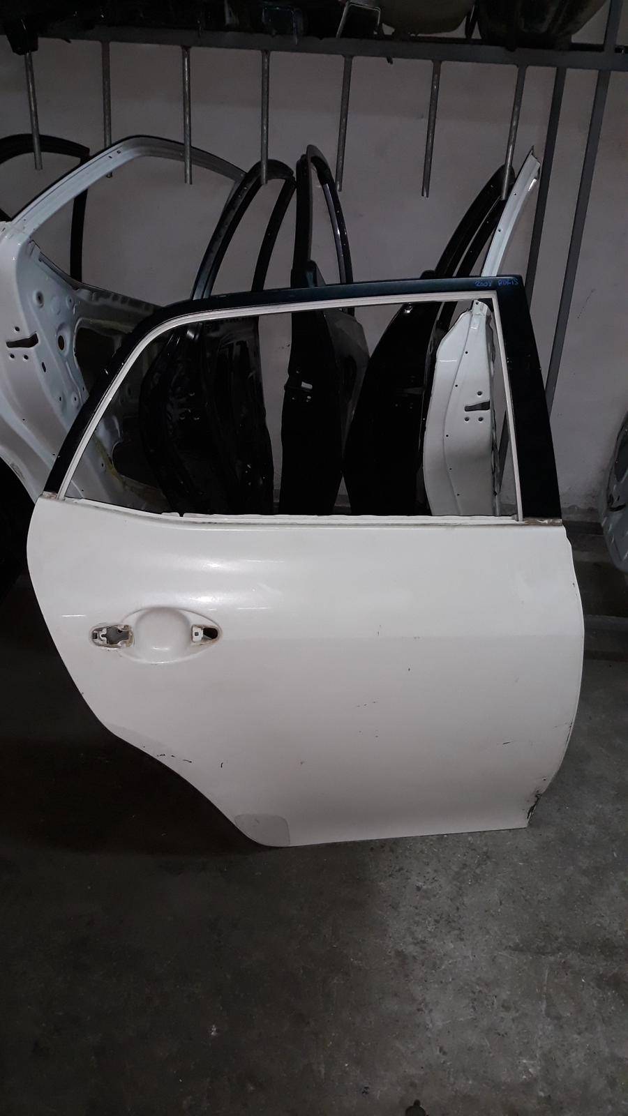 Toyota Auris 2007 2012 Model Çıkma Orjinal Sağ Arka Kapı